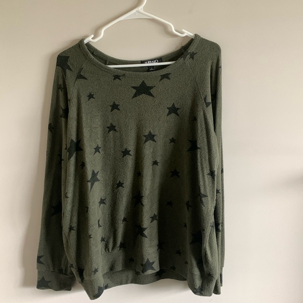 SOLD ELSEWHERE!! No longer available! Buffalo star sweatshirt size large
